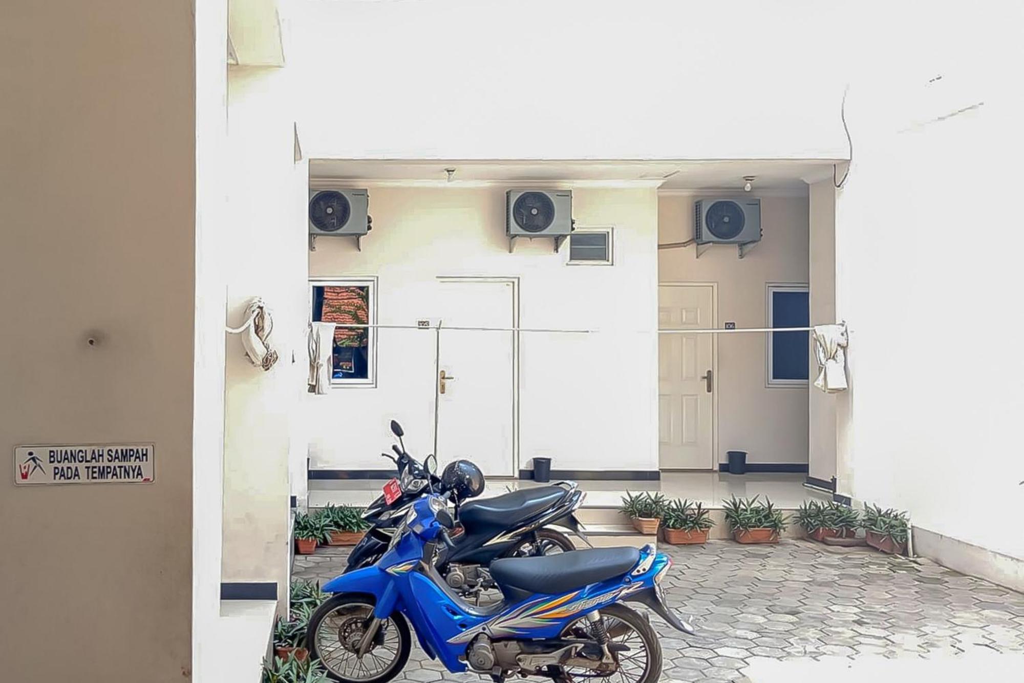 Waringin Guest House Tegal Mitra Reddoorz Exteriör bild