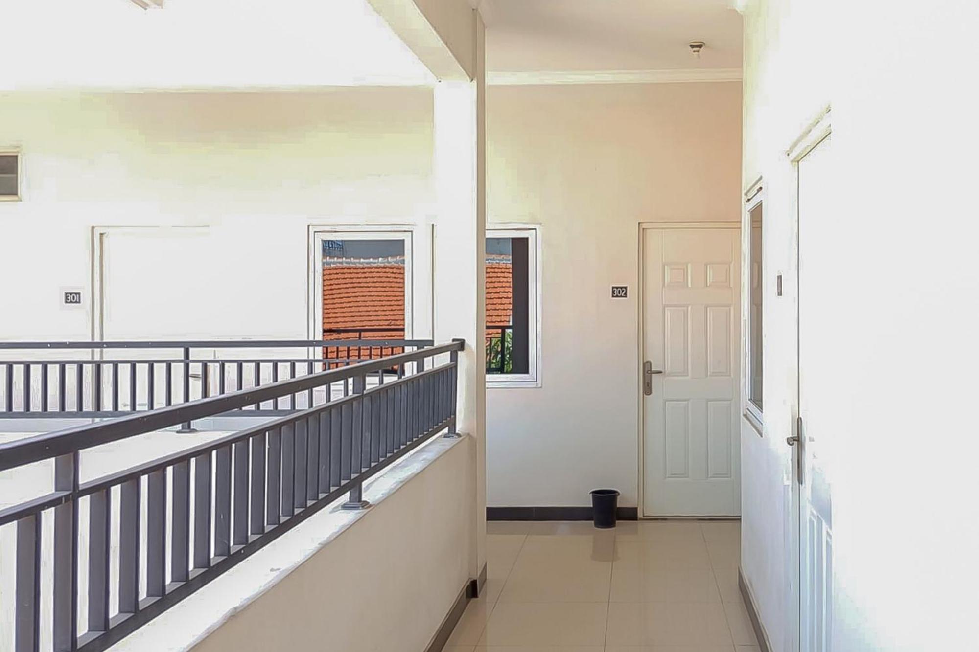 Waringin Guest House Tegal Mitra Reddoorz Exteriör bild