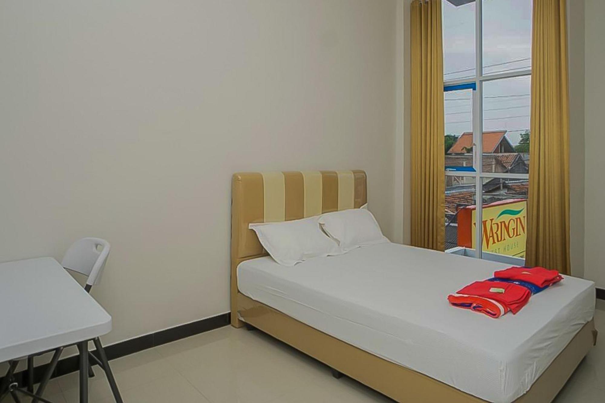 Waringin Guest House Tegal Mitra Reddoorz Exteriör bild
