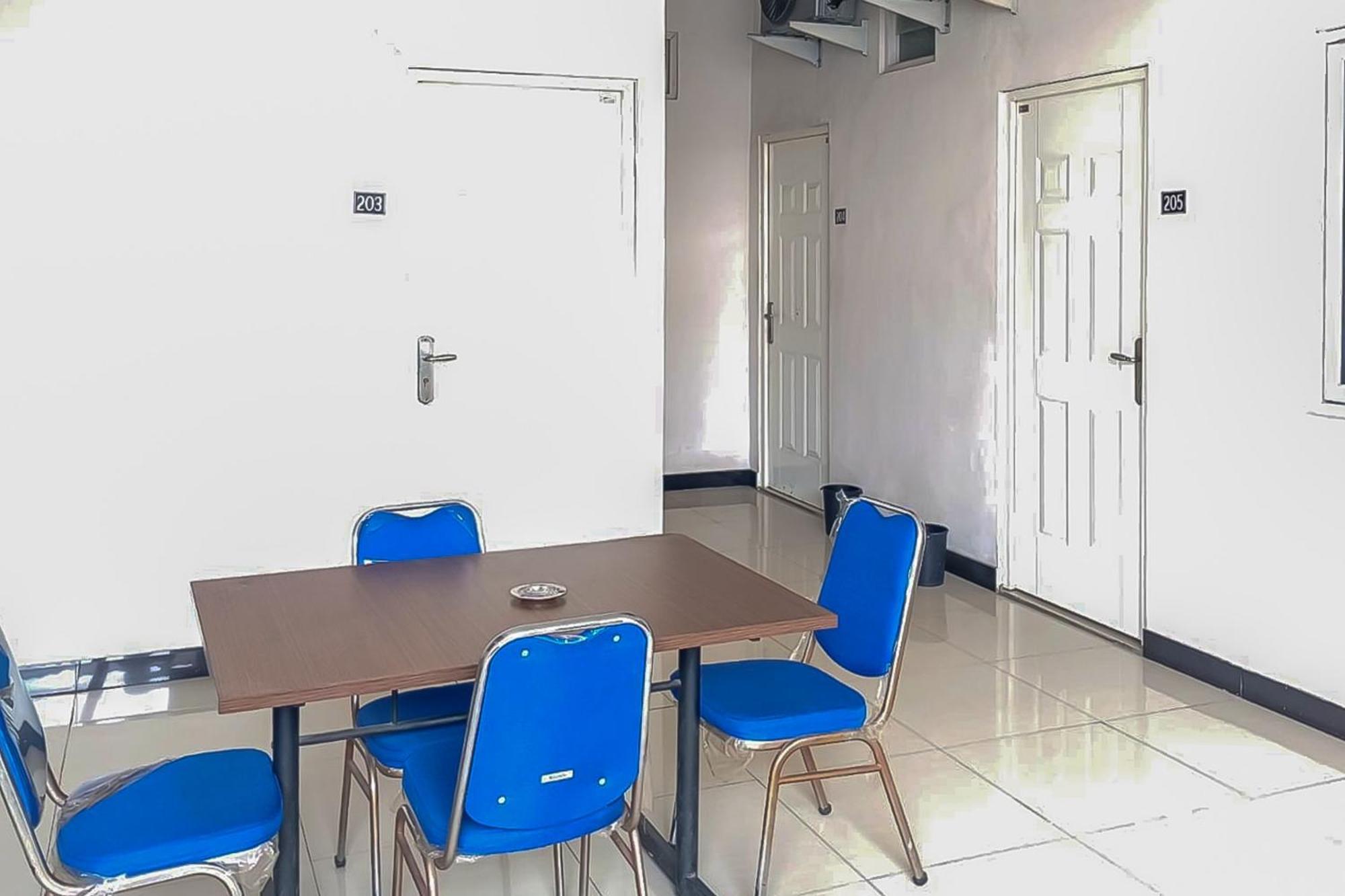 Waringin Guest House Tegal Mitra Reddoorz Exteriör bild